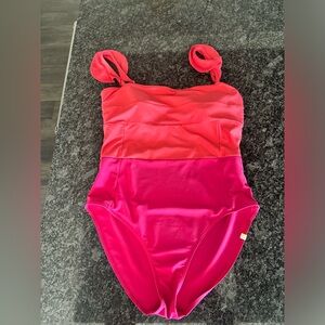 Sunmersalt Ruffle Oasis - size 12 - Summer Berry & Spritz